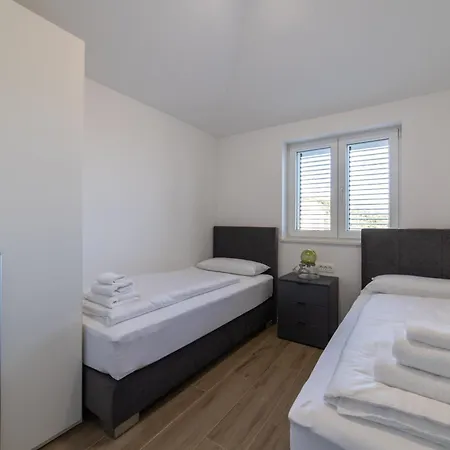 With Parking Space Kastel Kambelovac, - 23397