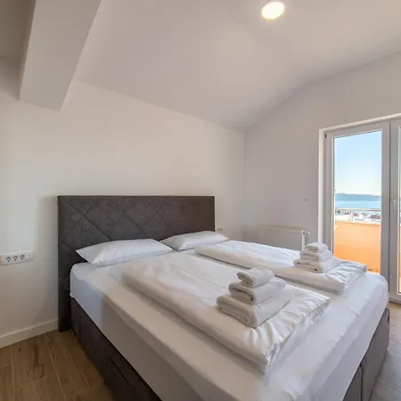 Apartman With A Parking Space Kastel Kambelovac, - 23397 Kastela